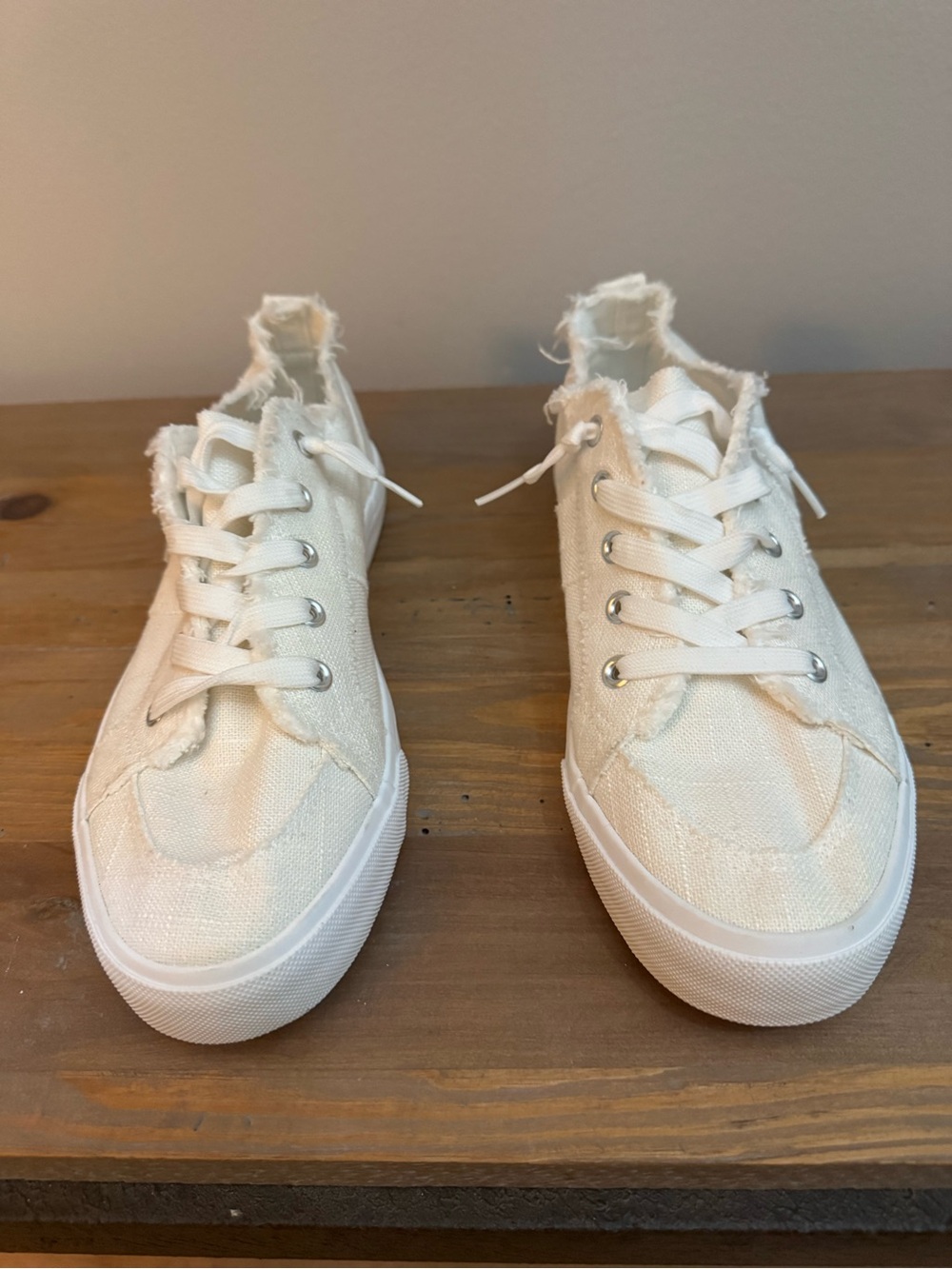 NWOT Obtaom summer white slip-on frayed canvas sneakers Sz 10 - Picture 2 of 6